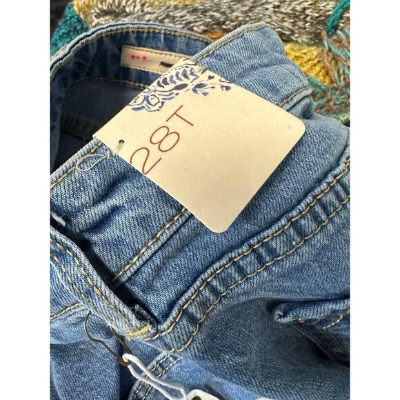 Anthropologie Blue Straight Leg Jeans with Embroidered Details
Size 28 Tall - Picture 14 of 15